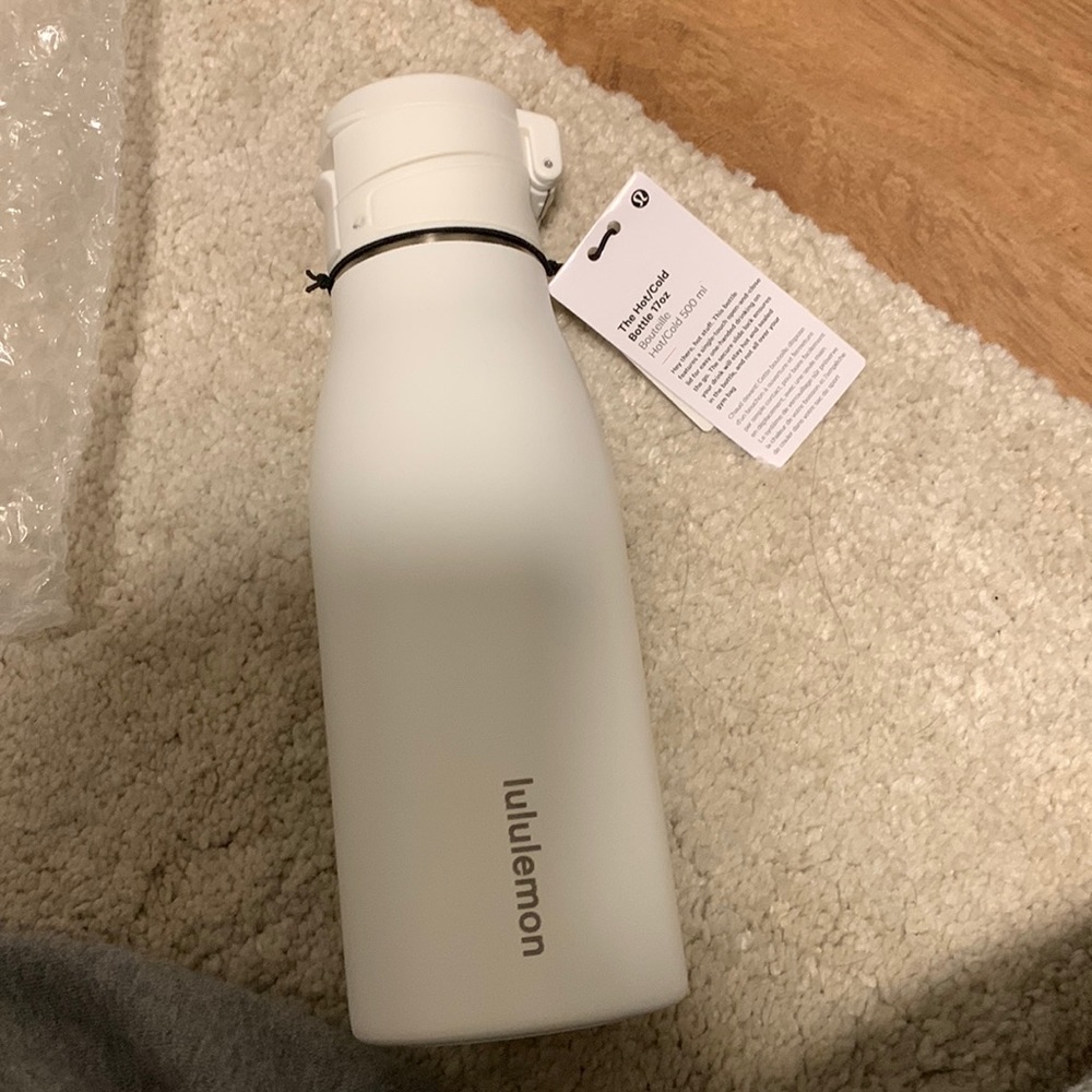 Lululemon water bottle thermos